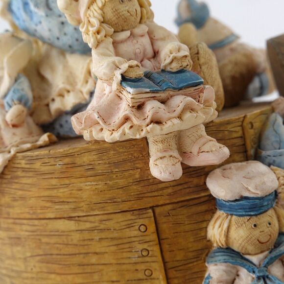 SAN FRANCISCO MUSIC BOX CO MUSICAL FIGURINE DOLLS HEART TUGS COLLECTING FRIENDS - Picture 11 of 16